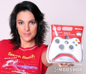 Lara with Xbox 360 Controller Lara with Xbox 360 Controller